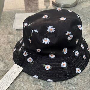 Reversible bucket hat NWT